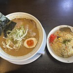 Ajiyoshi Tei Oodate Ten - 赤味噌ラーメン、チャーハン