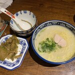 Ryukyu Gyoza Mania - 鶏ラーメンとおかわり自由のザーサイ