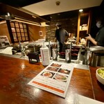 Teppan Dining Tetsu - 鉄板調理が拝めるカウンター♪︎
                        テーブル席も有り。