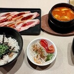 Yakiniku Juju Karubi Hachinohe Nosato Ekimae Ten - 牛カルビ丼ランチ＆スンドゥブチゲ