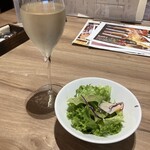 Trattoria Tavola Atore Kawasaki Ten - ランチセットのサラダとランチドリンクのスパークリングワイン