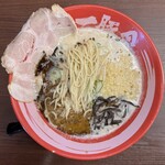 熟成豚骨ラーメン 一豚舎 - ストレート細麺