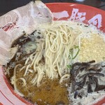 熟成豚骨ラーメン 一豚舎 - ストレート細麺