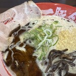 熟成豚骨ラーメン 一豚舎 - 熟成豚骨響ラーメン　913円