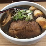 らーめん縁 - 縁醤油（1,050円）、味玉（+130円）