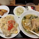 龍華 - 炒飯定食(塩ラーメン)