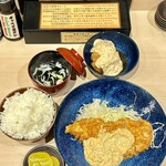 Himuka Shokudo - 宮崎チキン南蛮むね肉半身990円に追加鶏モモ肉南蛮350円をご飯大盛サービス