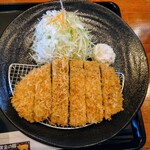 黄金の豚 - 令和6年10月 ランチタイム(11:00〜15:00)
            厳選ロースカツ膳200g 税込1250円
            デミグラスソース