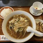 金竜中国料理店 - もやし麺少な目