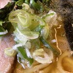 らーめん 支那虎 - 『真･支那虎ラーメン』のねぎ