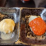 らーめん 支那虎 - 『煮干しまぜそば(スープ＆マヨネーズ＆辛みそ付)』のマヨネーズ＆辛みそ