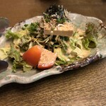 居間居酒屋 ハマヤマ - トーフとジャコの生野菜サラダ（ハーフ）