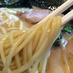 極み家 - 豚骨醤油ラーメン、麺