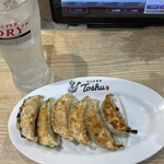 れんげ食堂Toshu - チューハイ(プレーン)(330円)と餃子(6個)(308円)