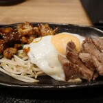 Teppanyaki Tenjin Horumon Amyupuraza Nagasaki Ten - 豚タン＆ミックスホルモン定食。これにご飯と味噌汁がつきます。