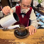 Coffee Arrow - コーヒーを淹れるマスター