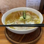 心麺 - 料理写真:塩ワンタンめん、990円。