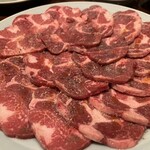 Yakiniku Nikudoushi Kitahama Honten - あご肉？の付き出し