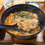 SANZO - 親子丼は汁だくのふわとろ親子丼。
                         
                        鶏肉と玉子と玉葱とご飯が甘味のある出汁と絡んで今まで食べた中でベスト3には間違いなく入る親子丼でした。