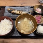 炭火焼干物定食 しんぱち食堂 - 