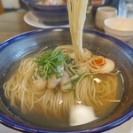 Manpuku Shokudo - 広島産牡蠣のしおラーメン麺リフト