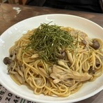 Trattoria IGUBE - ガーリックキノコの和風パスタ