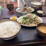 栄楽 - 料理写真:肉野菜炒め