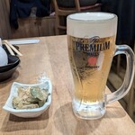 Nikujiru Suigyoza Gyopao Shinjuku Ten - お通し　330円　＆　生ビール　715円