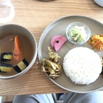 Soup Curry Hareno Hi - スープカレーと季節の野菜プレート（1,680円）