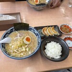 ラーメン めん丸 - 料理写真: