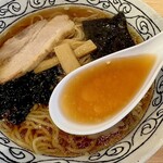 塩子屋食堂 - 醤油のスープは、コクと旨みがあってイイ味です。