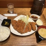 Momoyama - カキフライ(3個)&ロース定食　1700円❗️