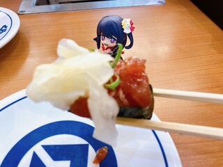 Muten Kura Zushi Izumisano Ten - 試しに、旨だれまぐろに、ガリを乗せて、食べてみた　※結構、良かった