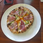 OMACHI Pizza - 料理写真:さぬきのめざめと生ハムと卵のトリュフ醤油ソース ハーフ