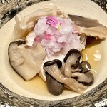 おい河 - 鰆とキノコの焼き浸し/あわびだけ、ひらだけ、しろまいたけ/鬼おろし+菊花びら