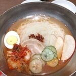 Kokusan Gyu Yakiniku Kuidon Naganumahara Ten - 写真ではチャーシュー２枚ですが実際は１枚でした私達はチャーシューは好きではないので無問題です笑