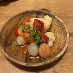 Cheese Cheers Cafe - ピクルス　メニュー写真と違ってたのは残念、胡瓜のピクル1本だけだった