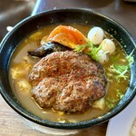 Meat Factory Fuoco - 黒毛和牛のハンバーグカレー、中辛、ウズラトッピング