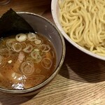 Tsukemenya Yasubee Akasaka Ten - つけ麺 大盛り あつもり　iPhone15 Pro メインカメラ