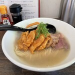 六紋銭エッセンス - 料理写真:塩ラーメン