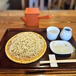 Asada - 薬味が秀逸です！辛味大根、ネギ、わさびです。