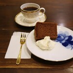 Coffee Hana - ブレンドコーヒー(600円)
                        手作りケーキセット シフォンケーキ(+500円)