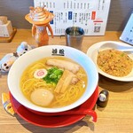 若松 - 料理写真:王道の、ラーメンに半チャーハン♬