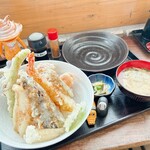 Seafood Shokudo Jakoya - 五剣山(天丼) 1705円
                        ※お漬けものと、お味噌汁つき