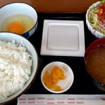 茂利多屋 - 納豆定食(340円也)朝食なのでミニサラダを付けて‥