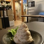 道産ワイン応援団winecafé veraison - ワインの写真、どっか行ってしまった。ポテサラ。