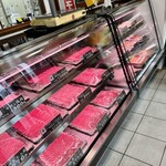 肉の斎院 - お肉のショーケース