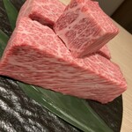 Sumibi Wagyu Yakiniku Moumou Tei Hirokoji Ten - スタッフが焼き、キッチンでお櫃に乗せて届きます