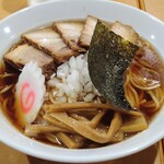 自家製熟成麺 吉岡 - 竹岡式ラーメン 900円 半ライス 100円