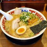 Tonchin Ikebukuro Nishiguchi Ten - 東京豚骨ラーメン 大盛 ちぢれ麺 かため 薬味多め